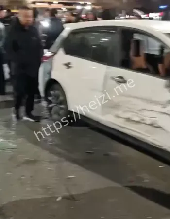 白色SUV