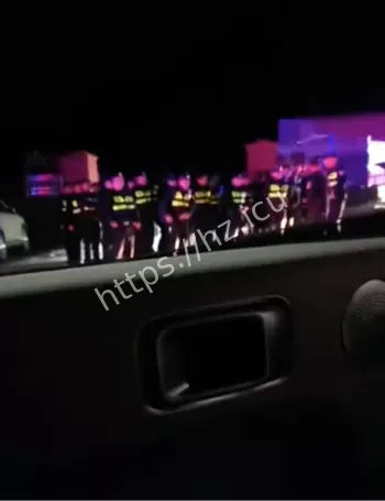 持刀行凶