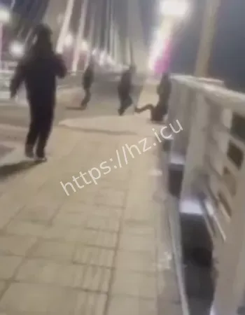 持刀火拼