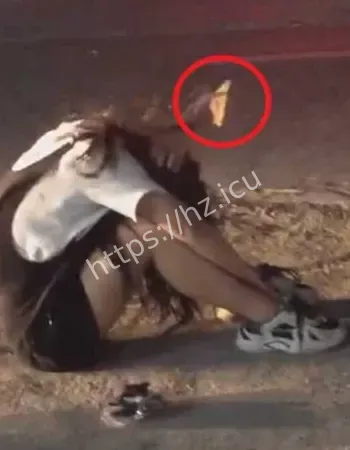 甜美柔弱女孩