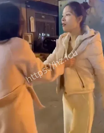 当街暴打小三