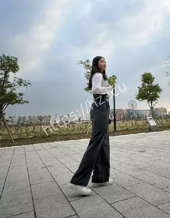 脚踏两只船