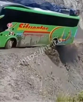 客车坠崖事故