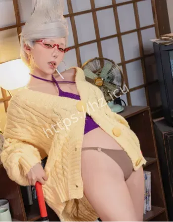 咬一口兔娘cos