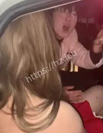 武汉红裙女子