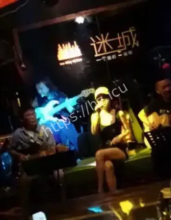 诡异白影
