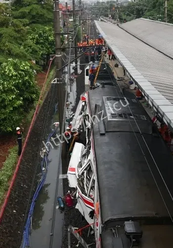 印尼列车碰撞事故已致网友