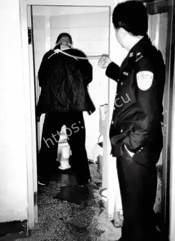 南京某高中女厕所禁封三年