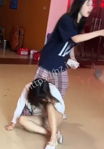 高颜值白领反差婊曝光