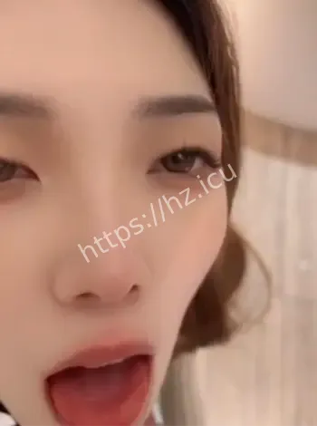 黄芸芸黑丝跪地