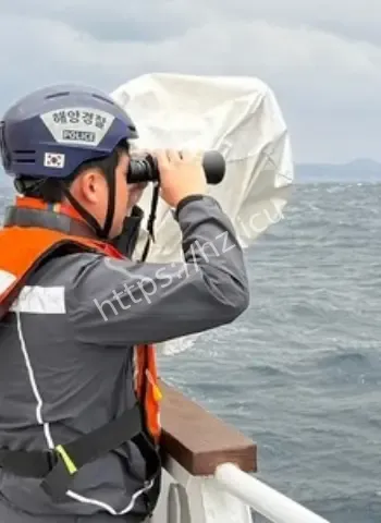 年轻男子坠海