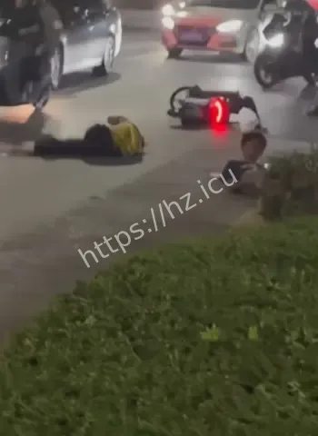 深夜飙车惨撞