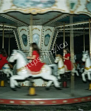 深夜旋转木马自转