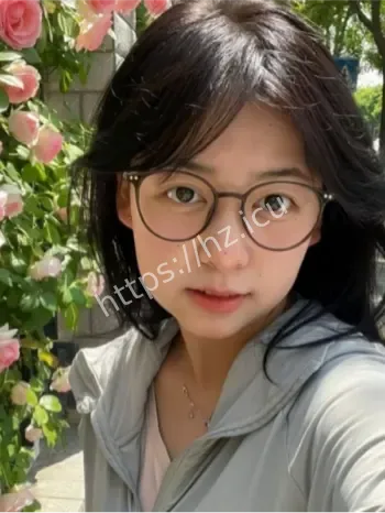 王亚丽直播大胆展示身材