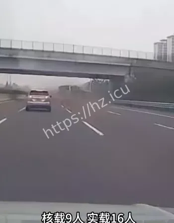 客车高速追尾半挂货车