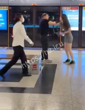 短裙小姐姐