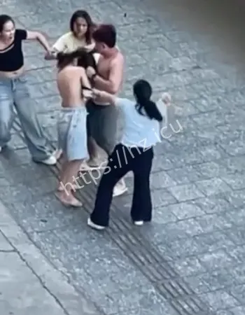 大打出手