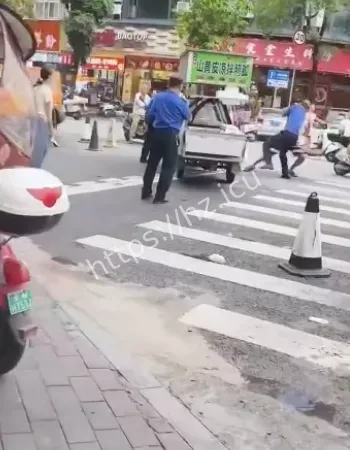 引暴力冲突